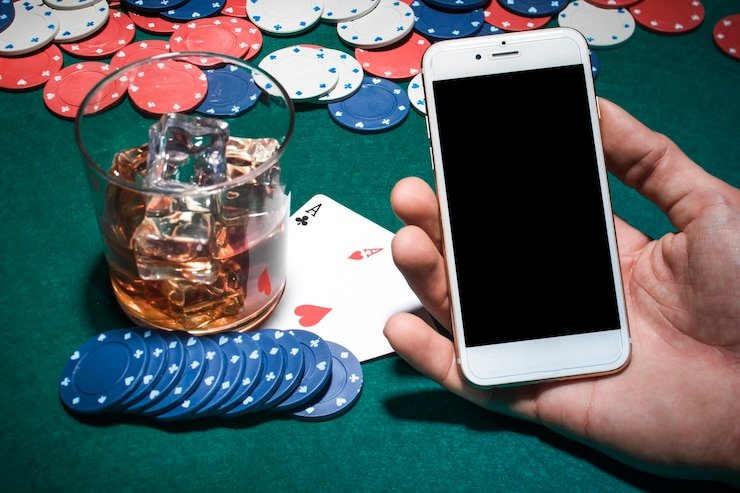Tampilan ponsel dengan aplikasi patihtoto menampilkan pilihan permainan slot Fortune Tiger, Sweet Bonanza, Gates of Olympus, dan Mahjong Ways